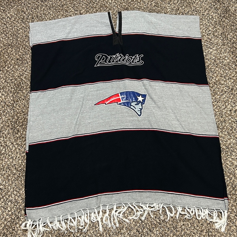 Vintage NFL Football New England Patriots Sarape Blanket-Style Poncho Blue/Red